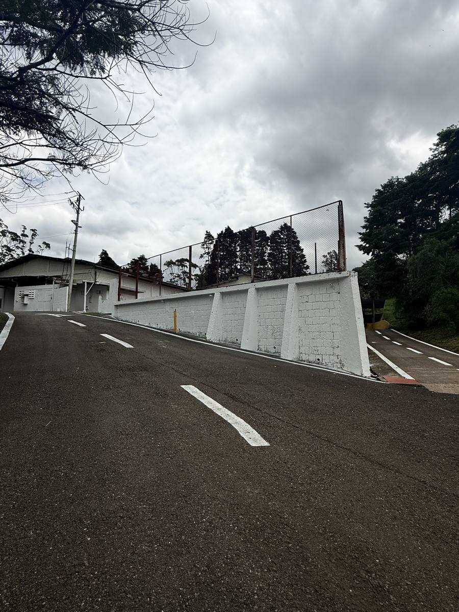 Portón principal